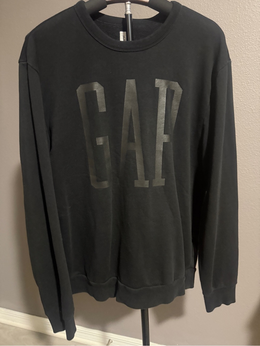GAP Logo Crewneck Sweatshirt Black Tonal Logo Pullover Fleece Women’s Large
